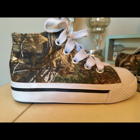NEW Toddler Camo Sneaker bundle - Picture 2 of 8